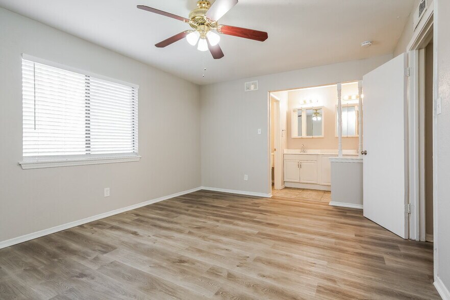 Building Photo - 1702 Clark Trail