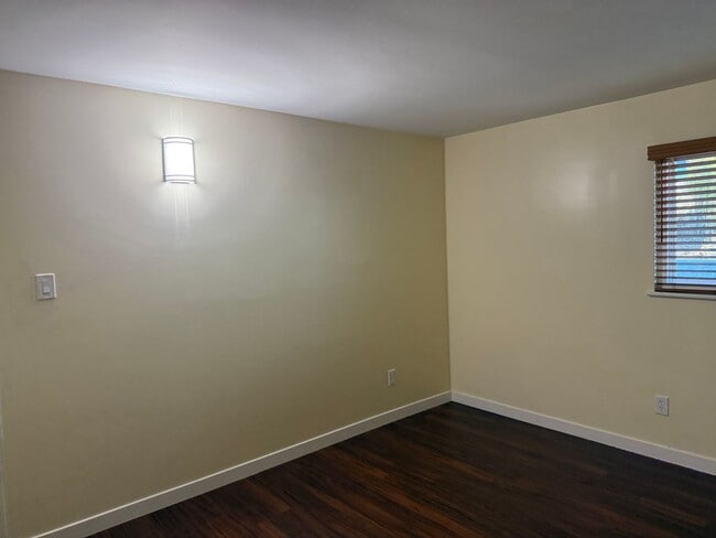 Building Photo - Stunning 2-bedroom, 1.5-bath Modern home i...