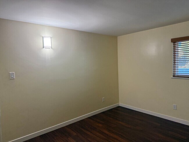 Building Photo - Stunning 2-bedroom, 1.5-bath Modern home in Vallejo with bountiful water views & walking distance...