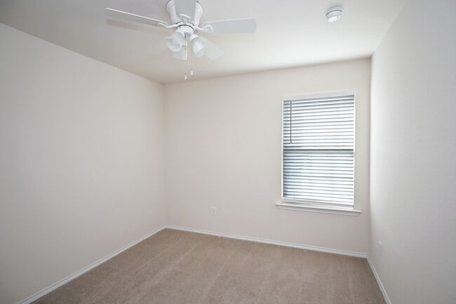 Building Photo - 138 Buttercup Bnd