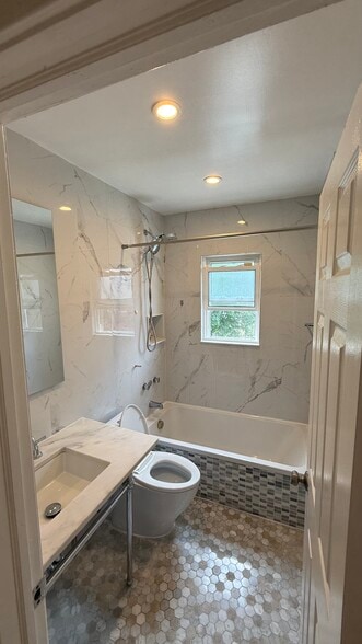Building Photo - 2034 E 71st St