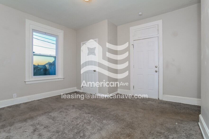 Building Photo - 2420 Freeman Ave