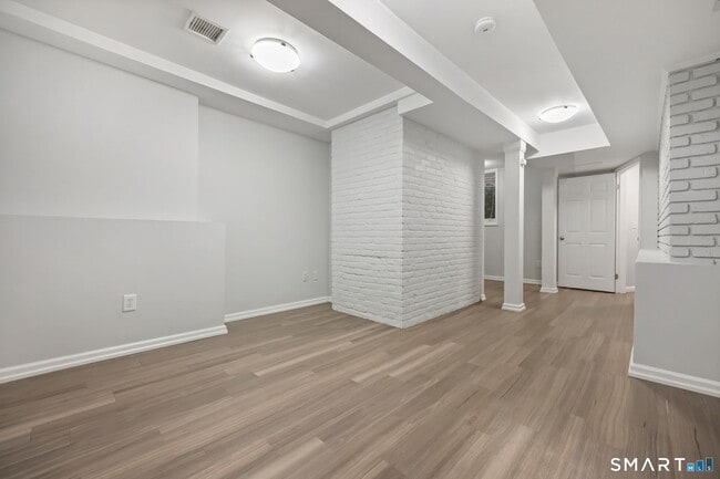 Building Photo - 10 Haviland St