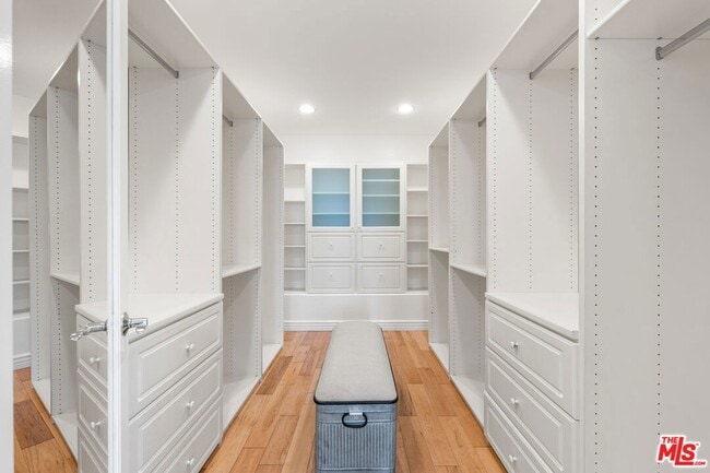 Building Photo - 6416 W 83rd St