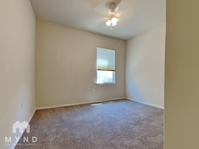 Building Photo - 115 Ranier Ln