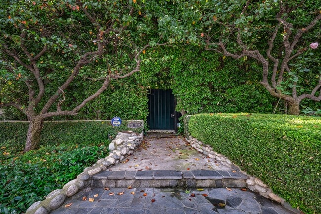 Building Photo - 1321 Hayworth Ave