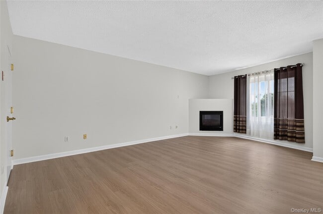 Building Photo - 242 Maple Ave