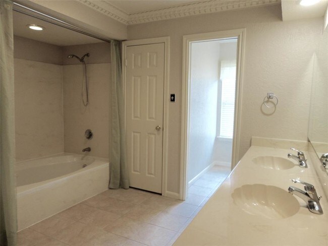 Building Photo - 6618 Preston Trail Dr
