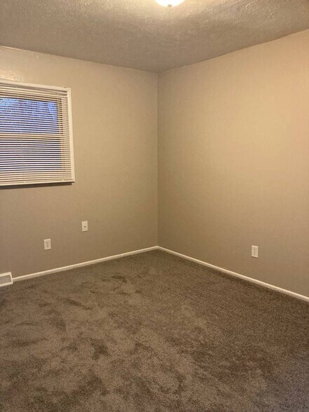 Building Photo - 7560 Mentor Ave