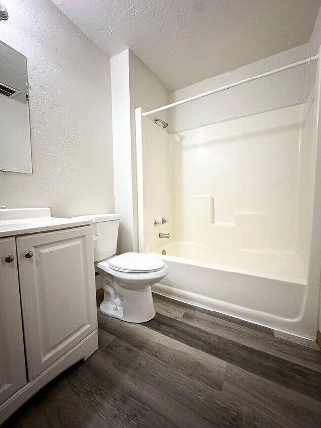 Building Photo - Regal Landing ||||