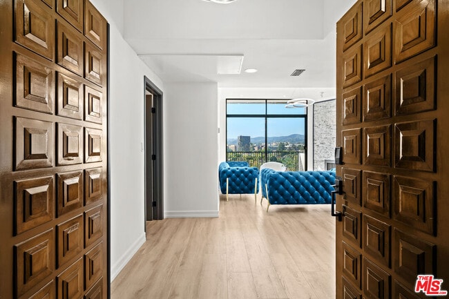 Building Photo - 10535 Wilshire Blvd