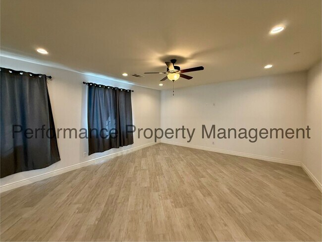 Building Photo - 10400 Garden View Ln