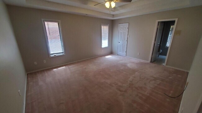 Building Photo - Spacious Townhome Southwest Lubbock