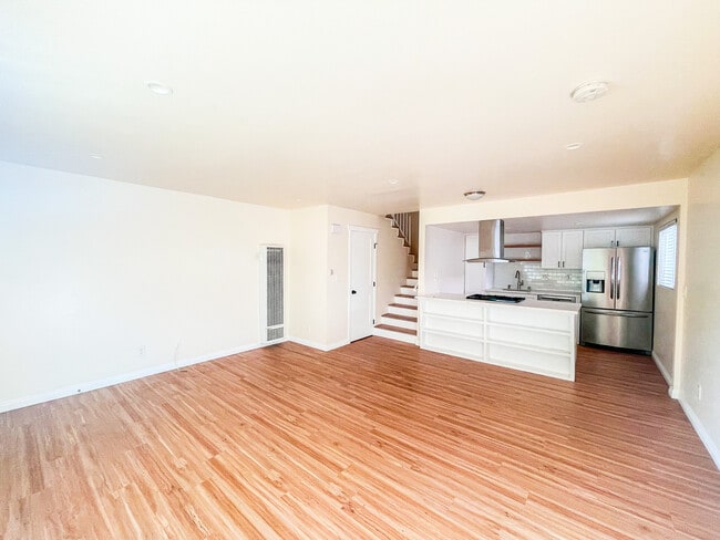 Building Photo - 311 W Palm Ave