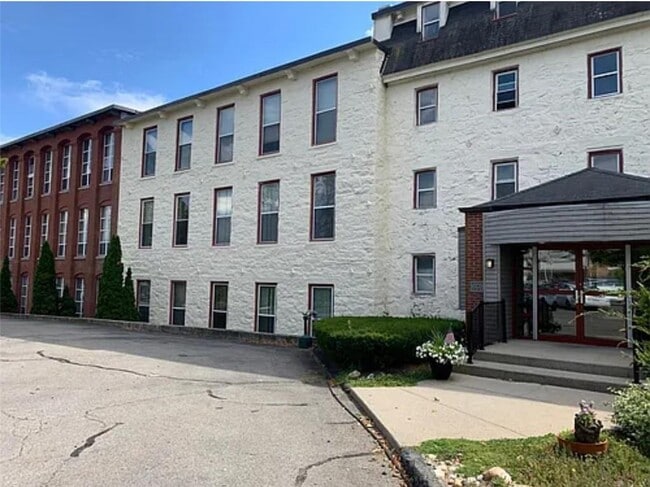Building Photo - 494 Woonasquatucket Ave