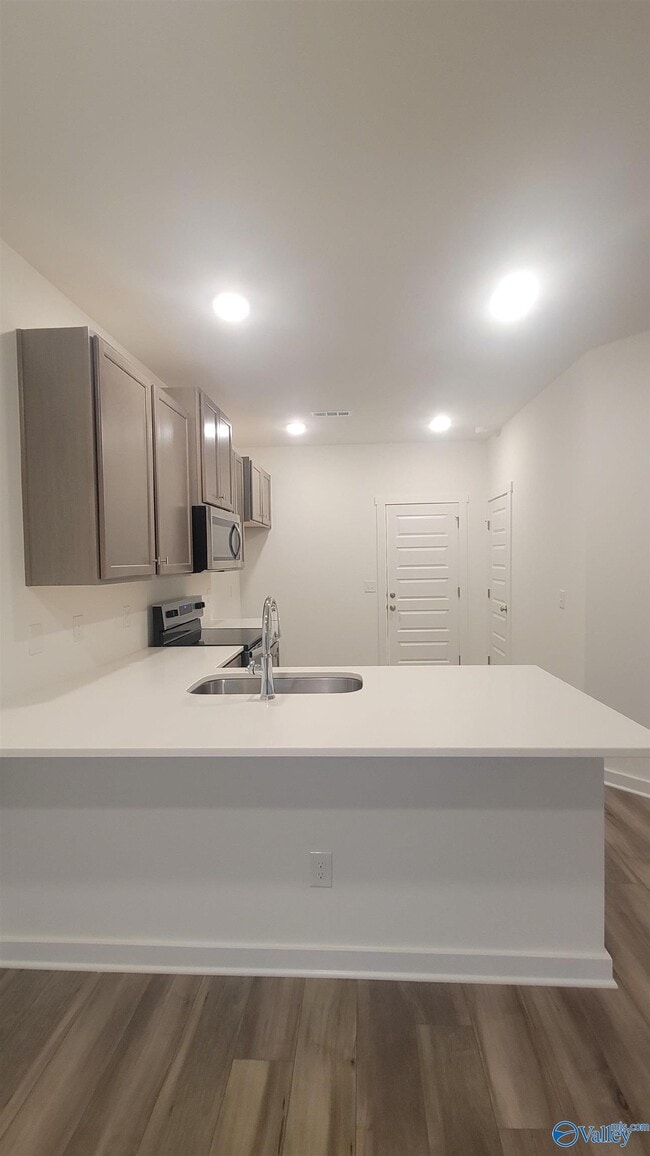 Building Photo - 7597 Discovery Pt Dr NW