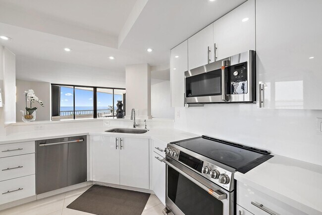 Building Photo - 5070 N Ocean Dr