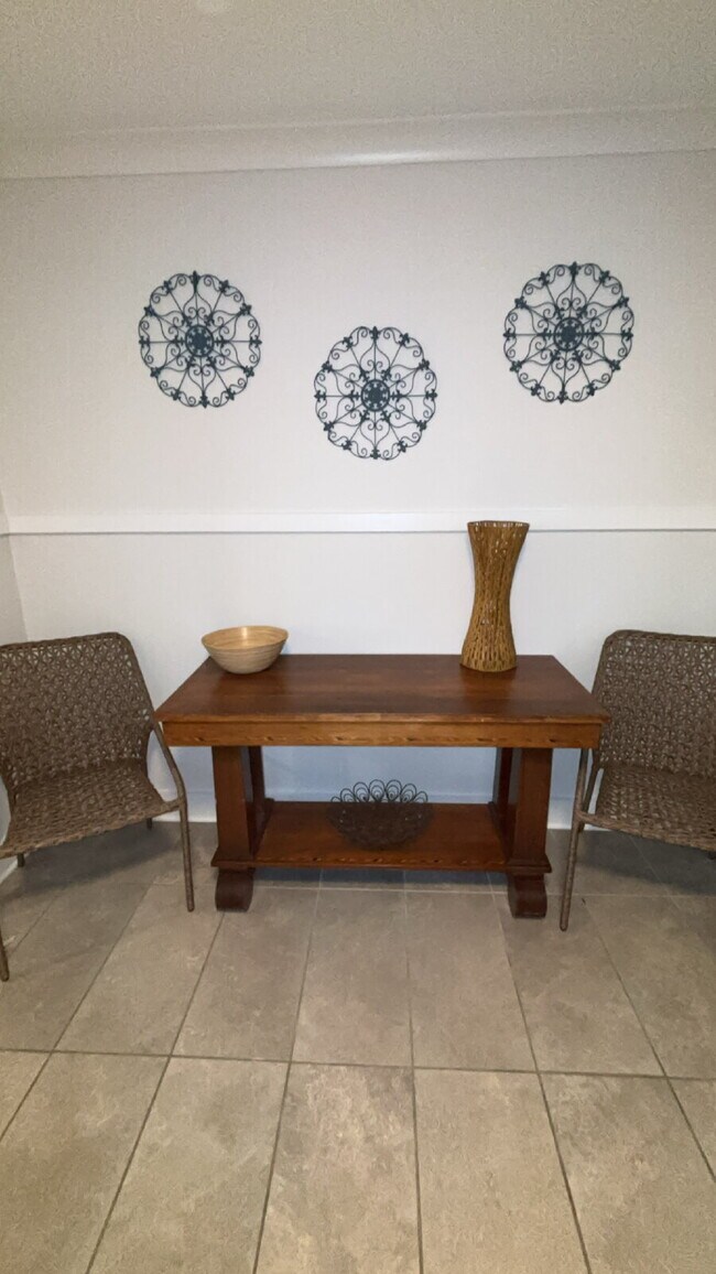 Building Photo - Furnished One Bed in Belhaven