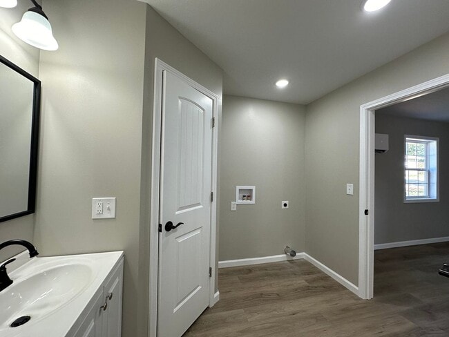 Building Photo - 114 Evergreen Pl