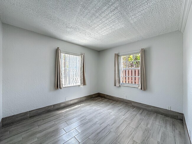 Building Photo - 337 Kenilworth Blvd