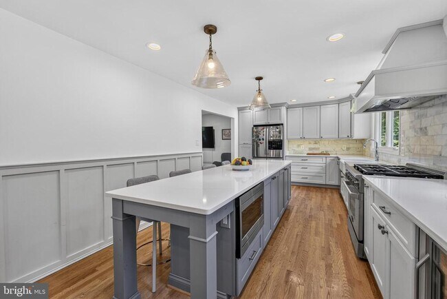 Building Photo - 723 Forest Ridge Dr