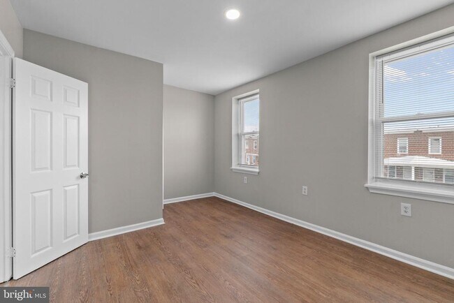 Building Photo - 3427 Ravenwood Ave