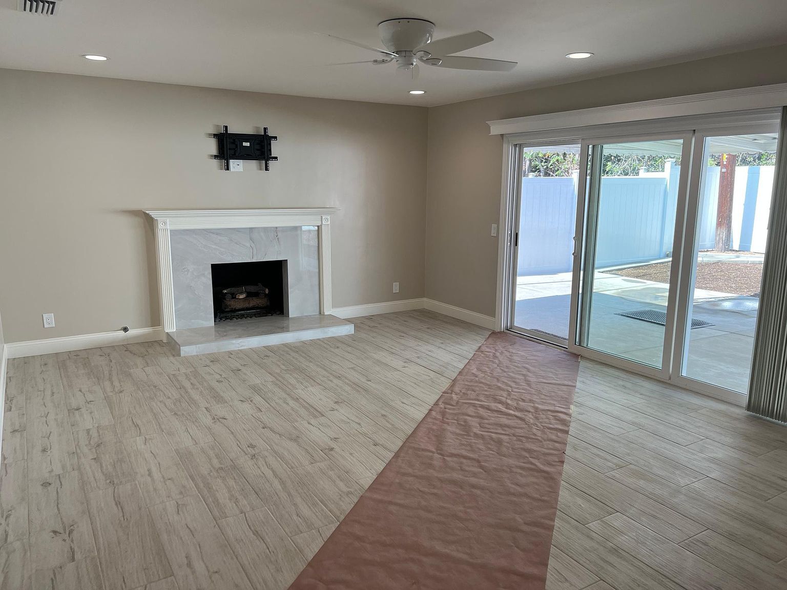 Building Photo - 16111 Amber Valley Dr