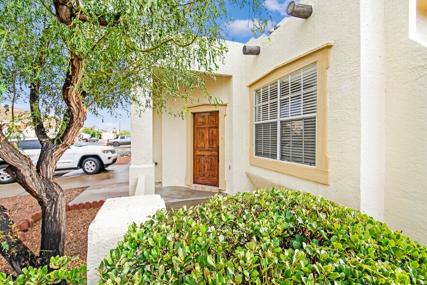 Building Photo - 929 Totonaca Ln