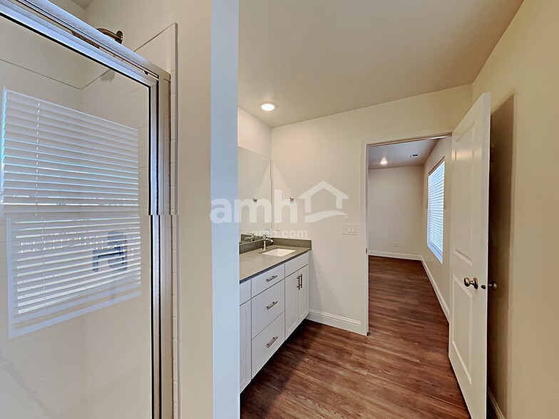 Building Photo - 1379 White St