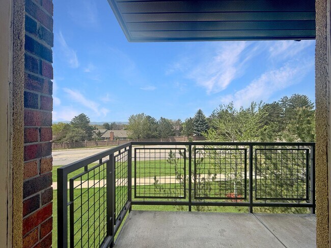 Building Photo - $0 DEPOSIT OPTION. UPDATED 2 BEDROOM CONDO...