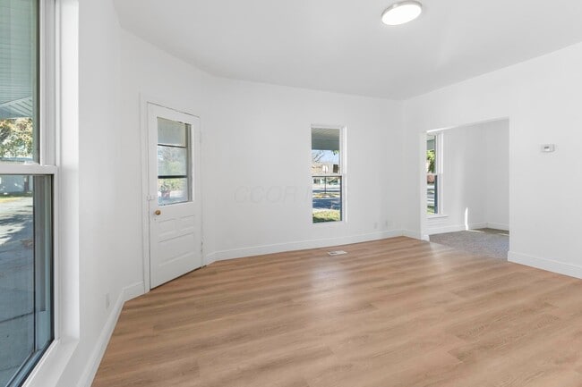 Building Photo - 89 Maple St