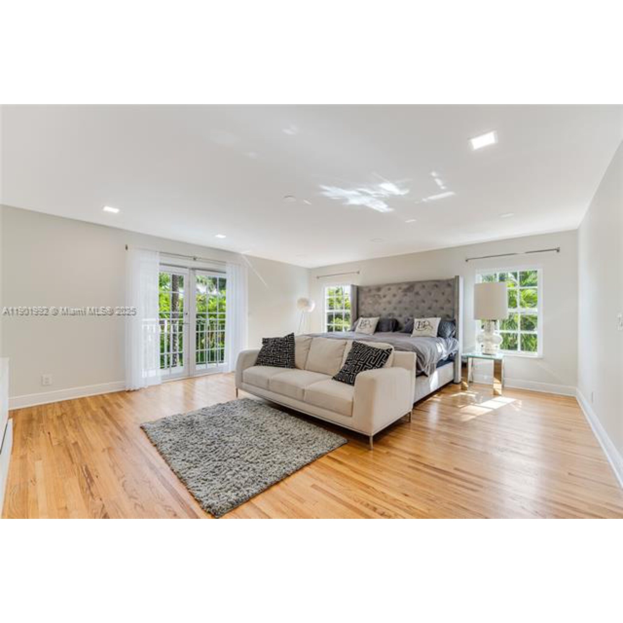 Building Photo - 140 N Hibiscus Dr