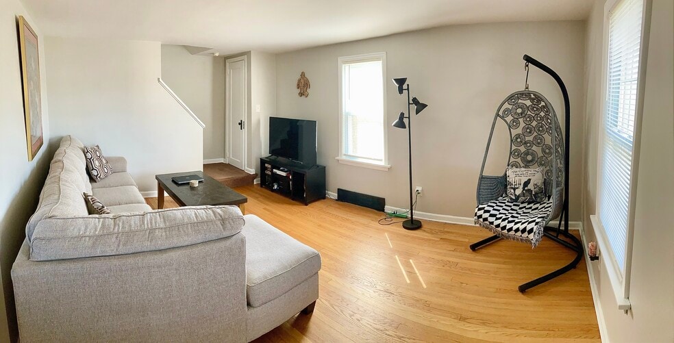 Building Photo - 144 Oak St