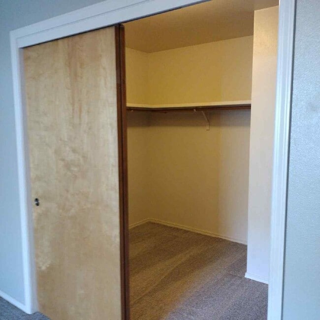 Building Photo - Mitchell Duplex