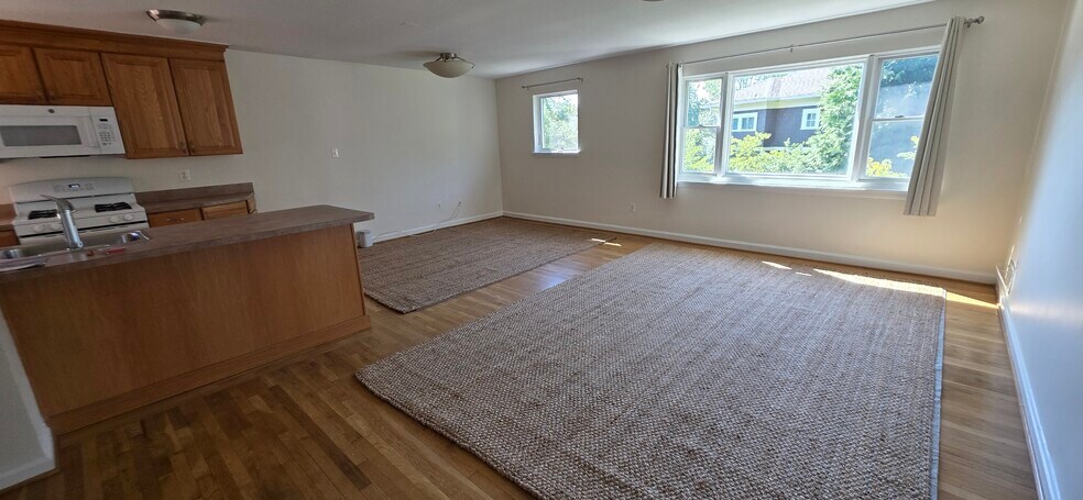 great room - 4114 18th Rd N
