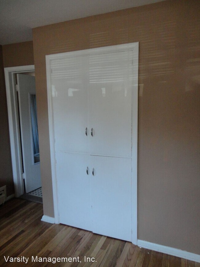 Building Photo - 1 br, 1 bath Apartment - 801 W. Madison 80...