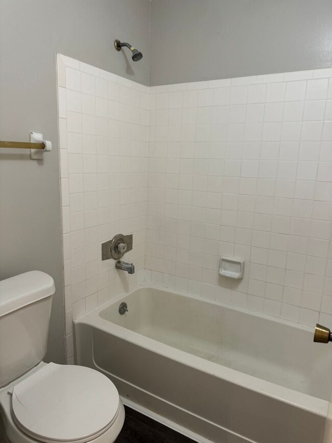 Building Photo - Spacious 3 bedroom, 2 bathrooms multiplex unit. 2 story in Alafaya