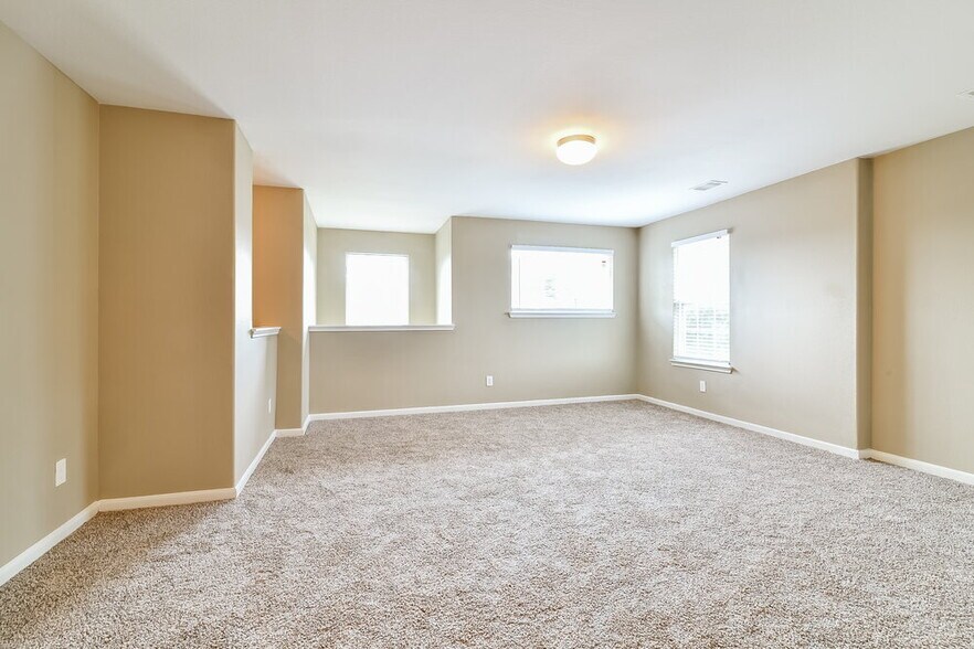 Building Photo - 2703 Sleepy Knoll Dr