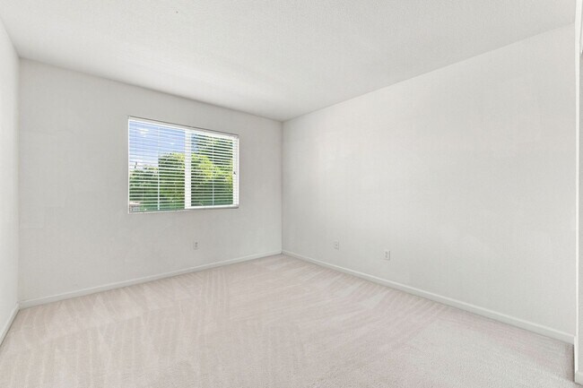 Building Photo - 5486 Benttree Way