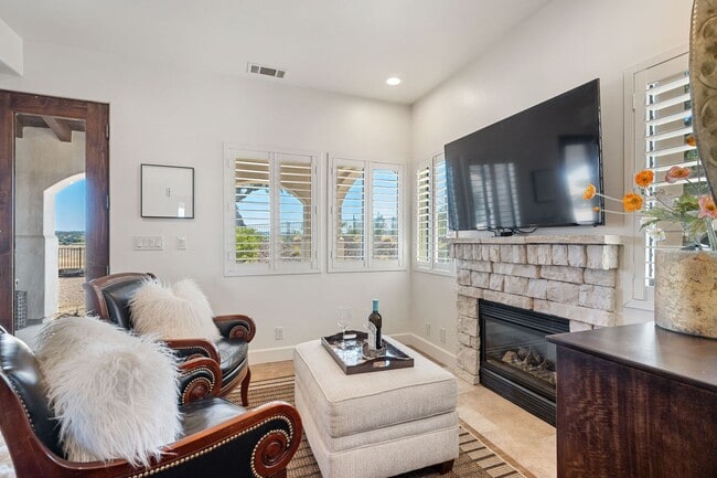 Building Photo - AVAILABLE NOW - Furnished Luxury Wine Coun...