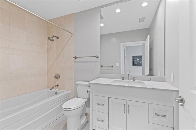 Building Photo - 500 Throckmorton St