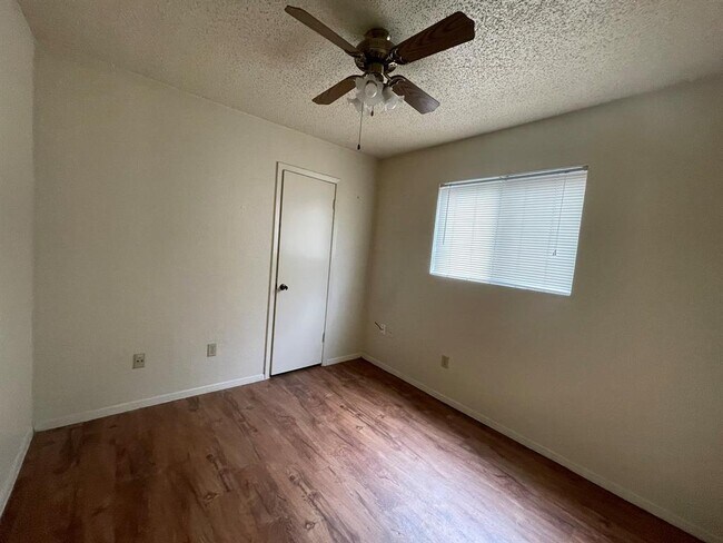 Building Photo - 2507 Sweet Clover Dr