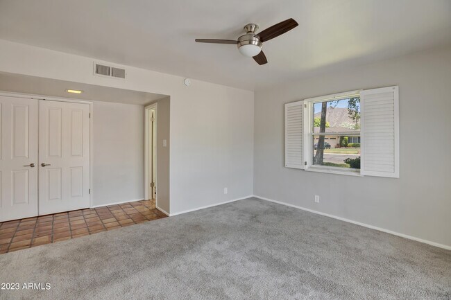 Building Photo - 6035 E Calle Del Paisano