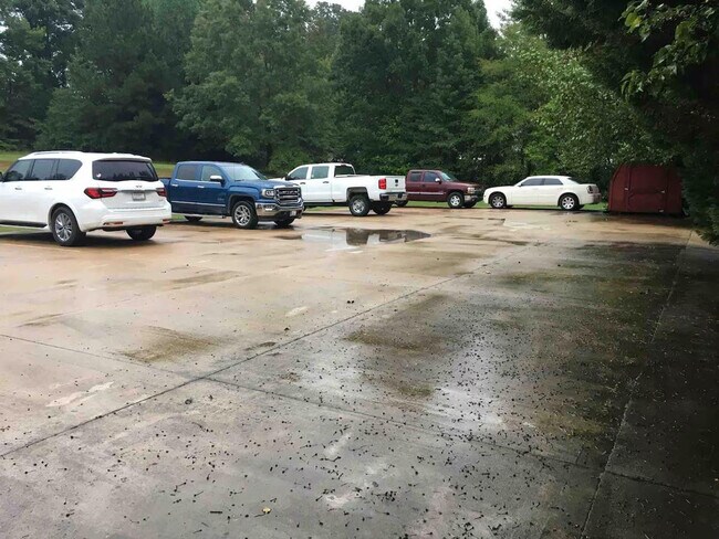 Building Photo - 176 Schools Dr