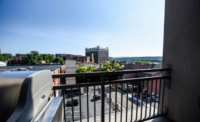 Building Photo - 17 Chapel St