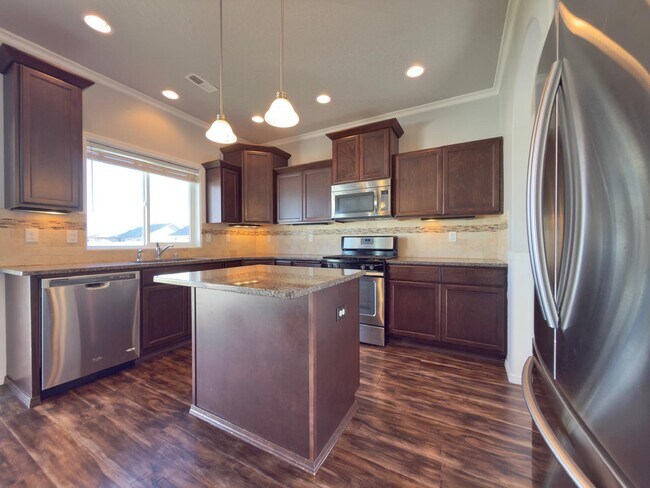 Building Photo - 515 S King St