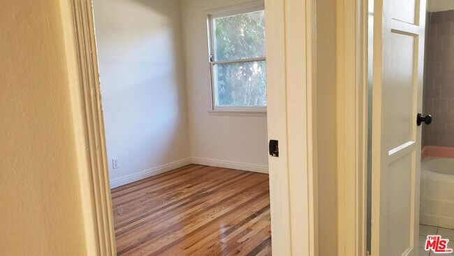 Building Photo - 11202 Camarillo St