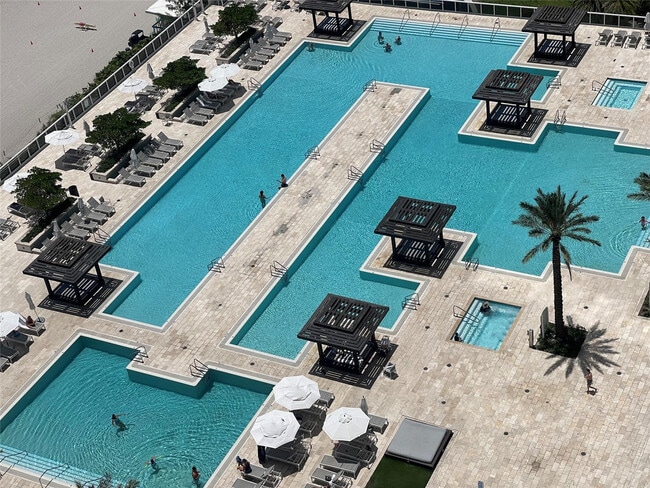 Building Photo - 1830 S Ocean Dr