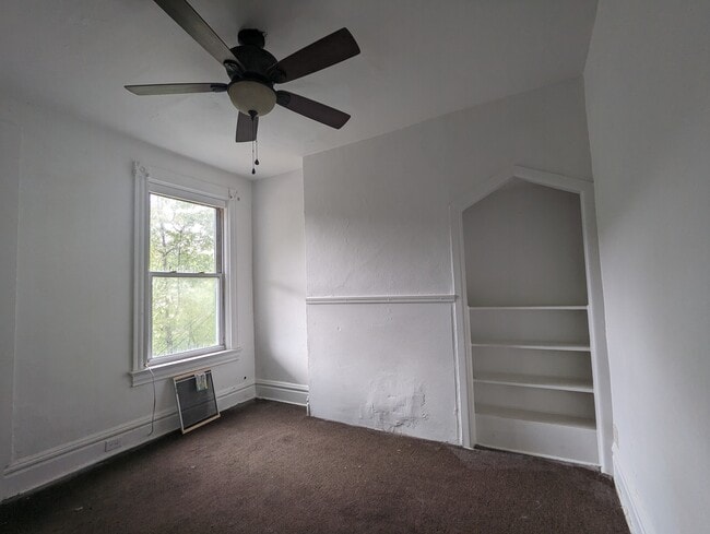 Primary Photo - 616 Middle Ave