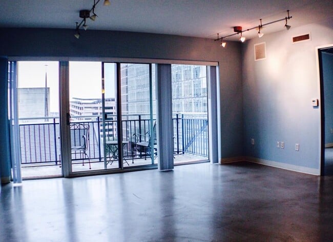 Building Photo - 800 Brazos St